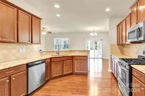 905 Landry Dr, Matthews, NC 28105 photo 17