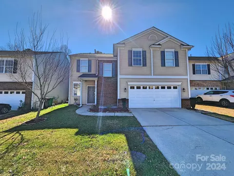 2146 Savannah Hills Dr, Matthews, NC 28105