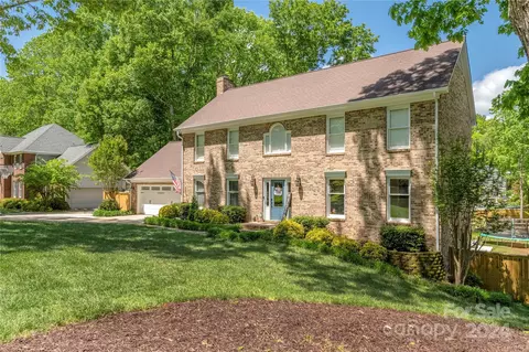 1022 Winterfield Dr, Mooresville, NC 28115