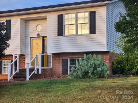 141 Cottonwood 31 Dr #31, Yadkinville, NC 27055