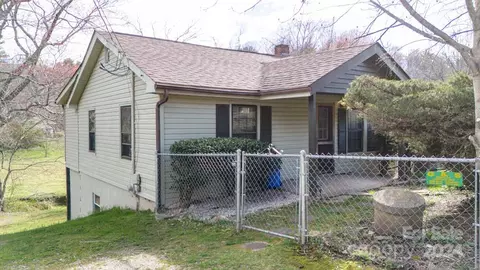 320 Starnes Cove Rd, Candler, NC 28715