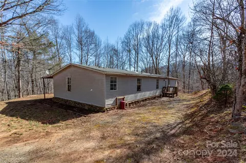 840 Topaz Ln, Tuckasegee, NC 28783