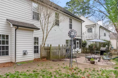 412 Delburg St, Davidson, NC 28036 photo 2