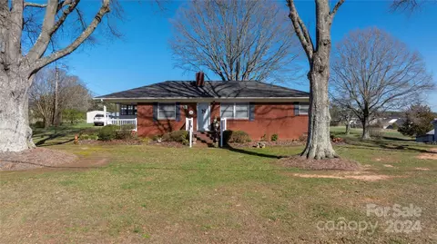 2712 Nc 16 Business Hwy, Denver, NC 28037