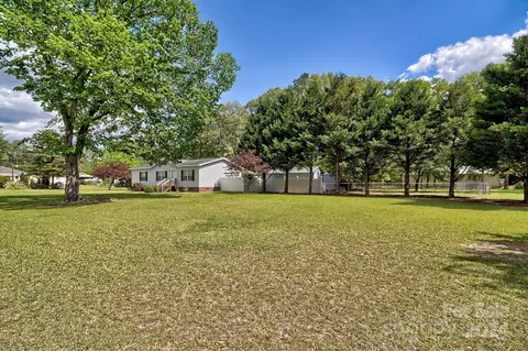 Exterior - 302 Chestnut St, Bethune, SC 29009 photo 3 of 5