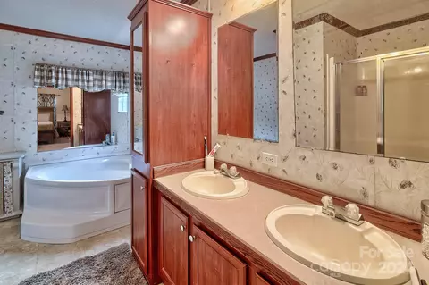 Bath - 302 Chestnut St, Bethune, SC 29009 photo 3 of 5