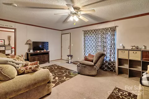 Living - 302 Chestnut St, Bethune, SC 29009 photo 1 of 2