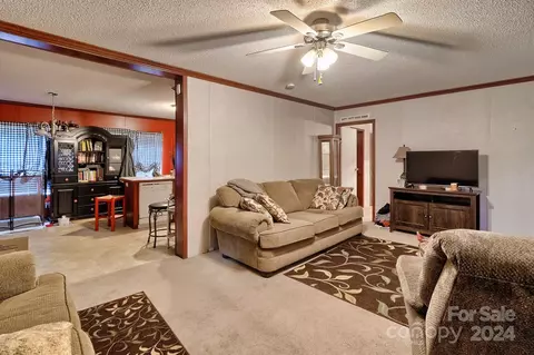 Living - 302 Chestnut St, Bethune, SC 29009 photo 2 of 2