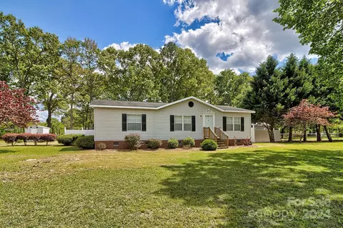 Exterior - 302 Chestnut St, Bethune, SC 29009 photo 1 of 5