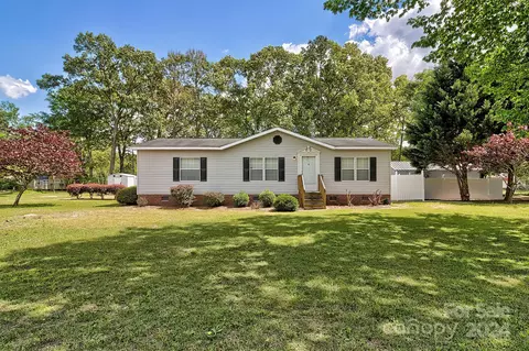 Exterior - 302 Chestnut St, Bethune, SC 29009 photo 4 of 5