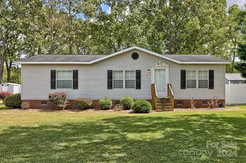 Exterior - 302 Chestnut St, Bethune, SC 29009 photo 5 of 5