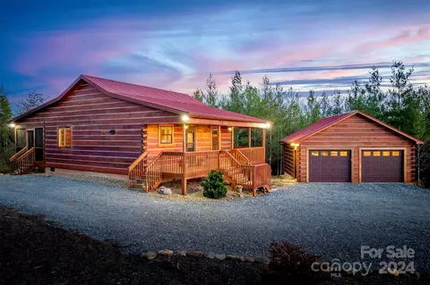 5681 Low Country Rd, Lenoir, NC 28645