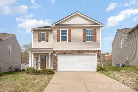 8721 Longnor St, Charlotte, NC 28214