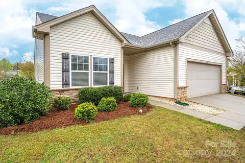 3908 Catawba Hills Dr, Gastonia, NC 28056