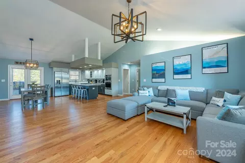 124 Martin Branch Rd, Leicester, NC 28748