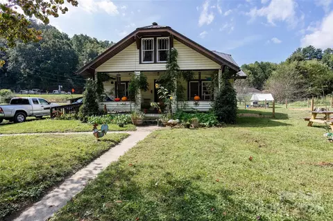 3786 Broad St, Clyde, NC 28721