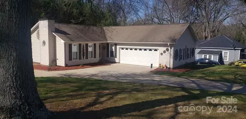 712 S Laurel St, Lincolnton, NC 28092