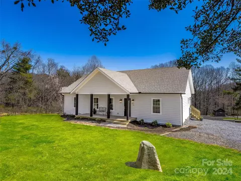 73 E View Dr, Flat Rock, NC 28731
