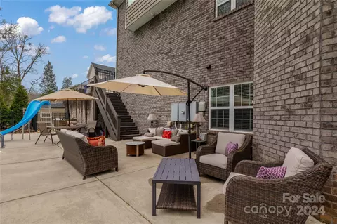 Exterior - 187 Logan Crossing Dr, Davidson, NC 28036 photo 5 of 14