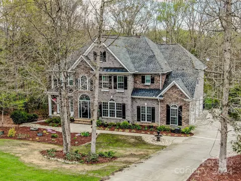 Exterior - 187 Logan Crossing Dr, Davidson, NC 28036 photo 10 of 14