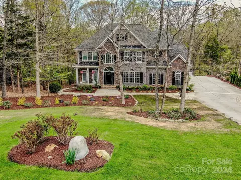 Exterior - 187 Logan Crossing Dr, Davidson, NC 28036 photo 11 of 14