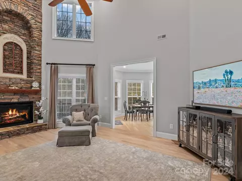 Living - 187 Logan Crossing Dr, Davidson, NC 28036 photo 2 of 4