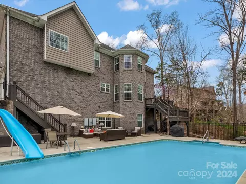 Exterior - 187 Logan Crossing Dr, Davidson, NC 28036 photo 7 of 14