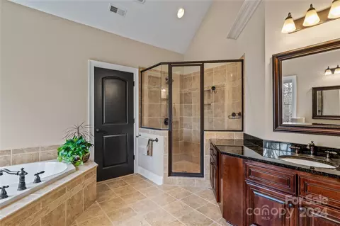 Bath - 187 Logan Crossing Dr, Davidson, NC 28036 photo 2 of 5