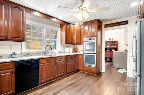 Kitchen - 256 Mistletoe Ln, Sylva, NC 28779 photo 3 of 3