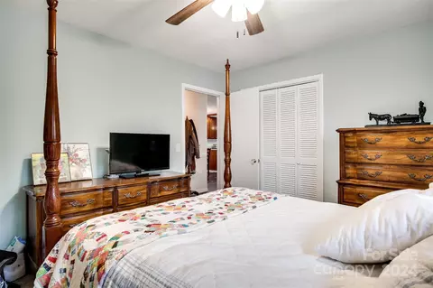 Bedroom - 256 Mistletoe Ln, Sylva, NC 28779 photo 2 of 6