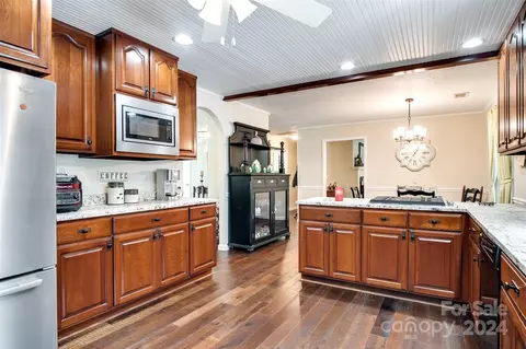 Kitchen - 256 Mistletoe Ln, Sylva, NC 28779 photo 2 of 3