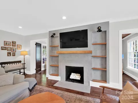Living - 309 Houston E St E, Monroe, NC 28112 photo 3 of 7