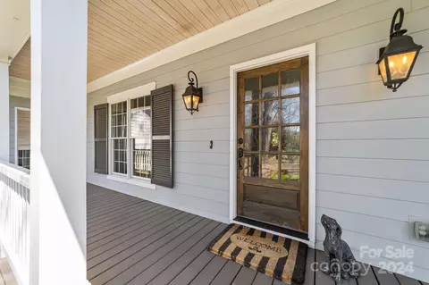 Exterior - 18910 Mountainview Dr, Cornelius, NC 28031 photo 4 of 10