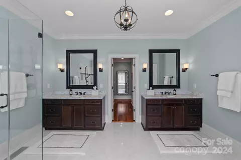 Bath - 18910 Mountainview Dr, Cornelius, NC 28031 photo 2 of 4