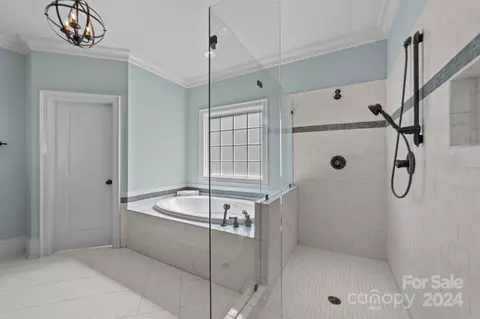Bath - 18910 Mountainview Dr, Cornelius, NC 28031 photo 3 of 4