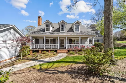 18910 Mountainview Dr, Cornelius, NC 28031