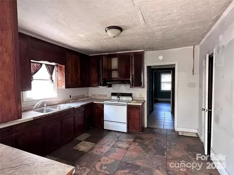 Kitchen - 1059 3rd St, Spencer, NC 28159 photo 2 of 3