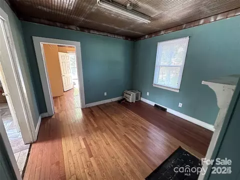 Living - 1059 3rd St, Spencer, NC 28159 photo 2 of 3