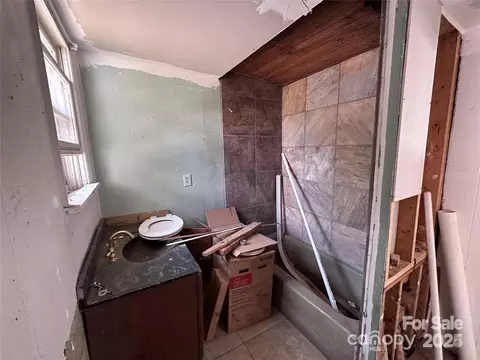 Bath - 1059 3rd St, Spencer, NC 28159 photo 2 of 2