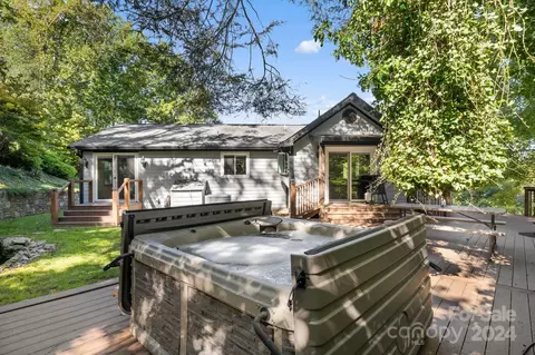 24 Brownsview Church Rd, Candler, NC 28715
