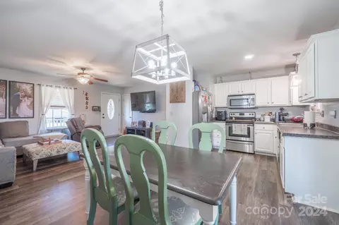 106 Mel Ln, Crouse, NC 28033 photo 15