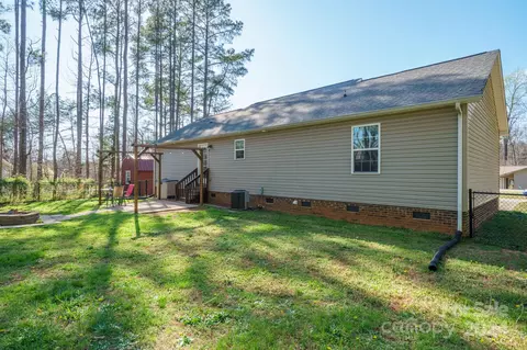 106 Mel Ln, Crouse, NC 28033 photo 6