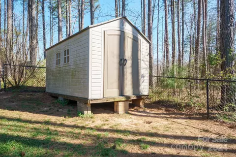 106 Mel Ln, Crouse, NC 28033 photo 9