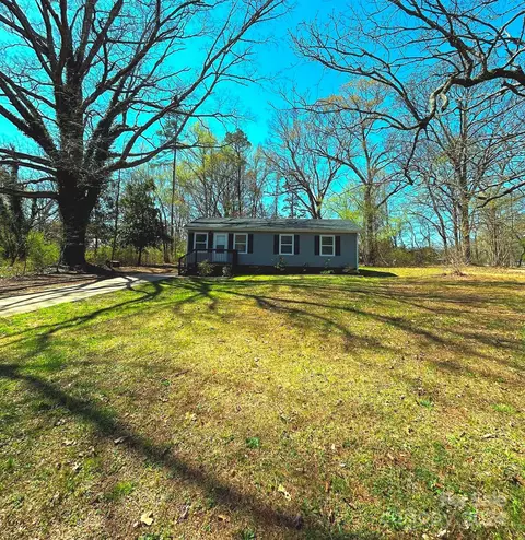 Exterior - 312 Pinetree Dr, Salisbury, NC 28144 photo 9 of 11