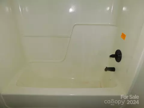 Bath - 312 Pinetree Dr, Salisbury, NC 28144 photo 2 of 3