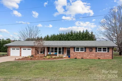 106 Southwood Dr, Statesville, NC 28677