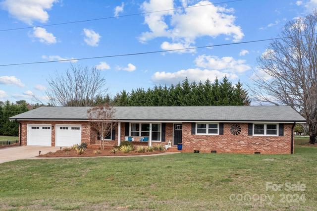 106 Southwood Dr, Statesville, NC 28677