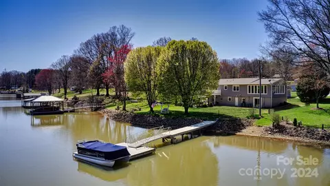 4294 Candlewood Dr, Sherrills Ford, NC 28673