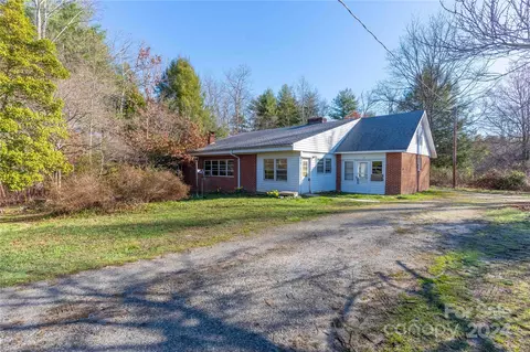 214 Laycock Rd, Hendersonville, NC 28792