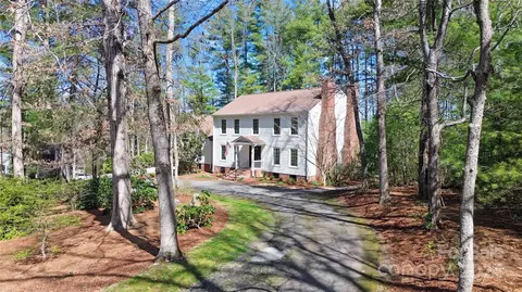 4 Stuyvesant Cres, Asheville, NC 28803
